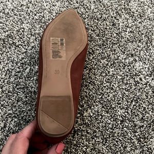 Brown woman’s flats.